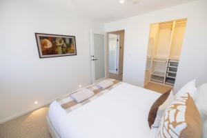 Penthouse - Luxury 2 Storey -3 Bedroom Sky home!