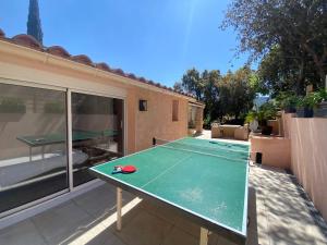 Maison de vacances vue sur les vignes, piscine, trampoline, ping pong et pétanque