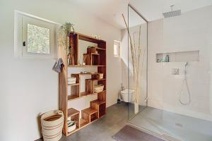 Villas Superbe Mas Provencal renove avec piscine, billard et climatisation a Paradou : photos des chambres