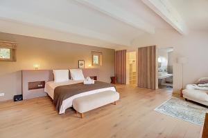 Villas Superbe Mas Provencal renove avec piscine, billard et climatisation a Paradou : photos des chambres