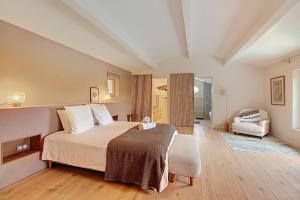 Villas Superbe Mas Provencal renove avec piscine, billard et climatisation a Paradou : photos des chambres