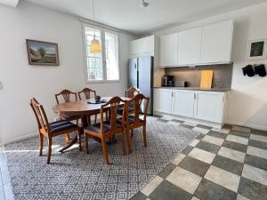 Spacious & elegant apartment in a stable at Kvarnviks Gård