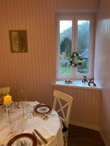 Moulin Grand, entire accommodation, 2br park river