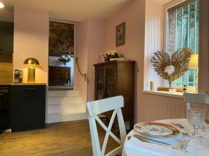 Moulin Grand, entire accommodation, 2br park river