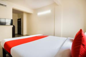 Hotel O Galaxy Near INOX
