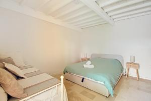 Villas Superbe Mas Provencal renove avec piscine, billard et climatisation a Paradou : photos des chambres