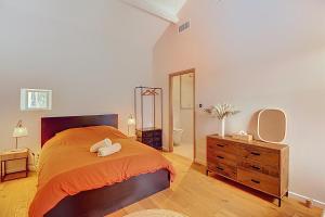 Villas Superbe Mas Provencal renove avec piscine, billard et climatisation a Paradou : photos des chambres