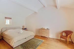 Villas Superbe Mas Provencal renove avec piscine, billard et climatisation a Paradou : photos des chambres