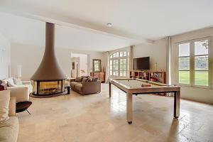 Villas Superbe Mas Provencal renove avec piscine, billard et climatisation a Paradou : photos des chambres