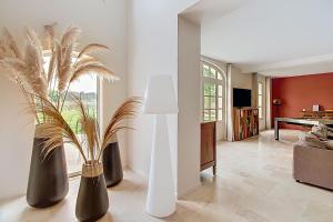 Villas Superbe Mas Provencal renove avec piscine, billard et climatisation a Paradou : photos des chambres