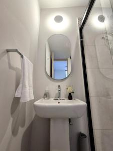 Amplio y luminoso Depa en Planta Baja!