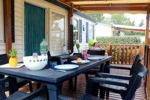 Maisons de vacances *Mobilhome «Vacances a la mer » *Mobilhome 4 personnes * Climatise : photos des chambres