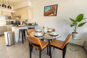 Modern Apartment 2 Bedrooms 2 Bathrooms WIFI