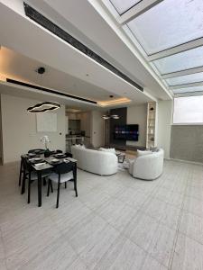 شقة فندقيه في الملقا مقابل الافنيوز lL14