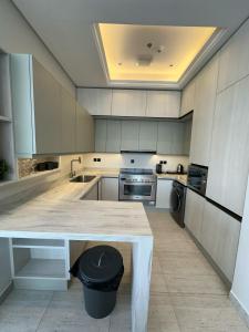 شقة فندقيه في الملقا مقابل الافنيوز lL14