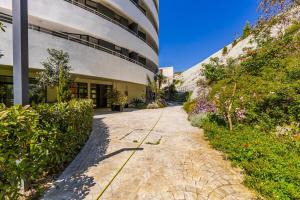 Hill Side Suite 3 by PS