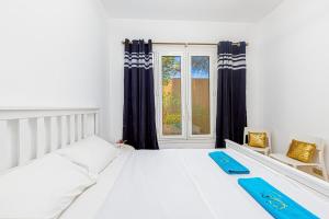 Townhouse with roof terrace,balcony and large pool