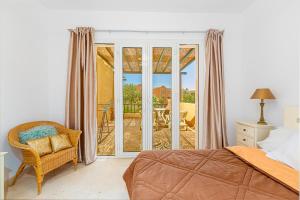 Townhouse with roof terrace,balcony and large pool