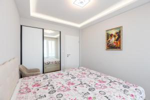 Cozy Chic Flat Stylish Center