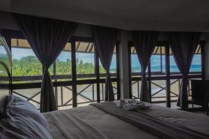 Costa Catalina - Beachfront Escape