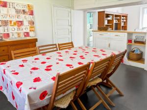 Maisons de vacances La maison Hortensias Vic-Sur-Cere - 4pers : photos des chambres