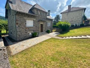 Maisons de vacances La maison Hortensias Vic-Sur-Cere - 4pers : photos des chambres