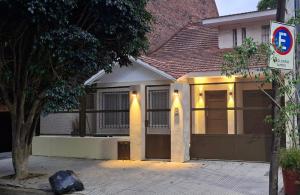 Dos habitaciónes independientes con baño privado en casa familiar