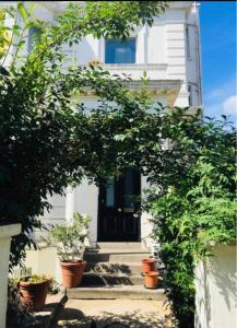 The Location! Holland Park