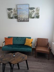 Fantastic 3-Bedroom House in Crawley - 10 mins from Gatwick