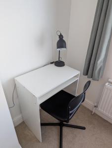 Fantastic 3-Bedroom House in Crawley - 10 mins from Gatwick