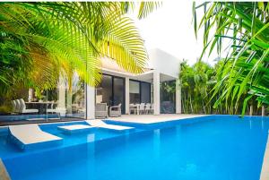 Luxury by the prettiest marina