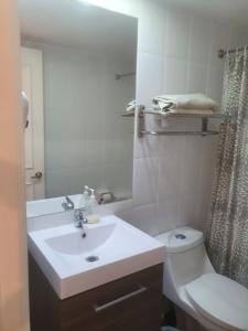 Departamento céntrico en providencia , a una cuadra de metro y muy cercano a costanera center