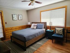 Bear Escapes II Affordable Luxury Cabin