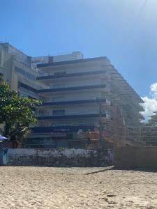 Studio 305 - Praia do Morro Guarapari ES - prédio frente Mar - varanda com vista mar - elevador - atravessou a avenida, ja esta na Praia - internet - SEM vaga ou VER Disponibilidade da garagem