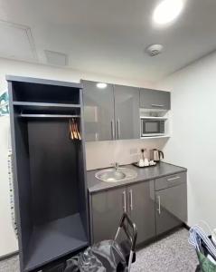 Studio - Sleeps 2 - Parking - Wifi