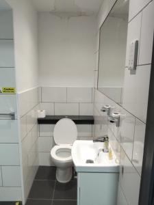 Studio - Sleeps 2 - Parking - Wifi