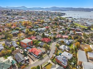 3 Bedroom House - Sandy Bay