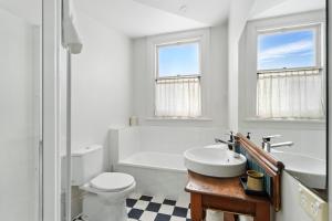 3 Bedroom House - Sandy Bay