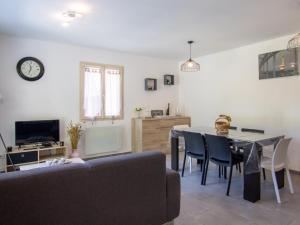 Maisons de vacances **Gite cosy avec terrasses et jardin a 7 km de Montignac, tout equipe, ideal pour explorer la Dordogne** - FR-1-616-202 : photos des chambres