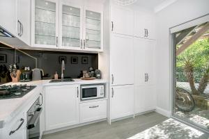 Balmoral beauty - Elevated living on the esplanade BALO1