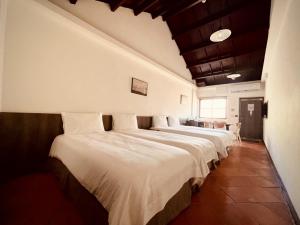 Phòng Tiêu chuẩn 4 người (Standard Quadruple Room)
