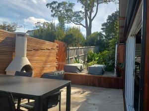 Romanic Garden View Apartment with ocean views at Stanwell Tops