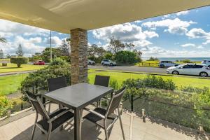 Sandpebbles 1 Pebbly Beach