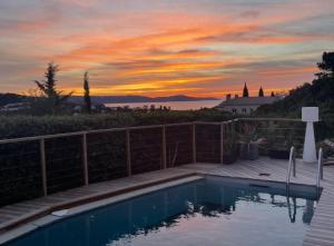VILLA PERLA SAINT-TROPEZ CAVALAIRE sur MER, 3-5 chambres, vue mer, piscine chauffée avril à octobre