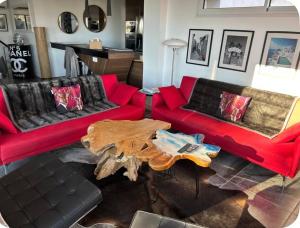 Villas VILLA PERLA SAINT-TROPEZ CAVALAIRE sur MER, 3-5 chambres, vue mer, piscine chauffee avril a octobre : photos des chambres