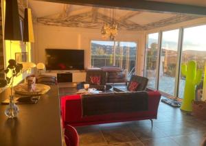 Villas VILLA PERLA SAINT-TROPEZ CAVALAIRE sur MER, 3-5 chambres, vue mer, piscine chauffee avril a octobre : photos des chambres