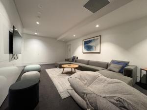 Central Located 2B1B apt at Lv12