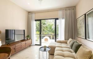 Modern 1BR with Spacious Living Room