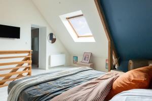 Loft tout confort avec parking et à moins 15 min Caen et des Plages