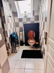 Loft tout confort avec parking et à moins 15 min Caen et des Plages